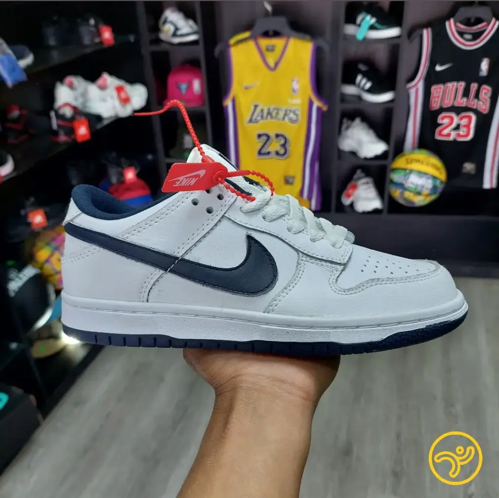 Nike SB Dunk Low Revers Panda 