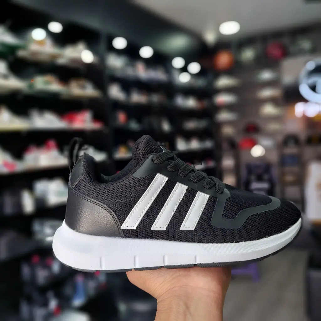 Adidas Multix Negro Franjas Blancas