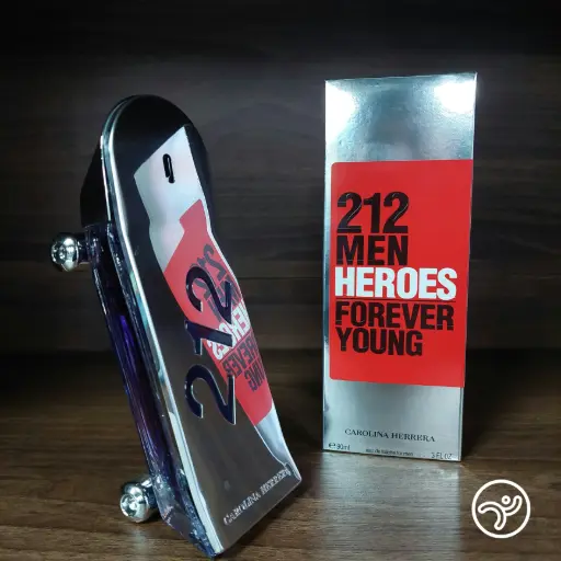 Carolina Herrera – 212 Men Heroes Forever Young Eau de Toilette Triple A 90 ml